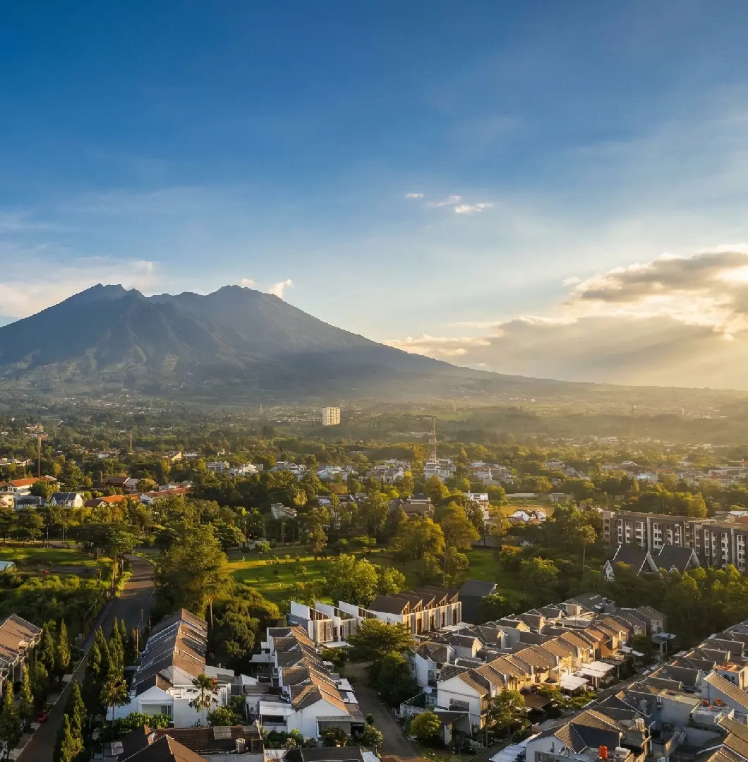 Foto udara kawasan Royal Tajur saat senja dengan Gunung Salak di latar belakang
